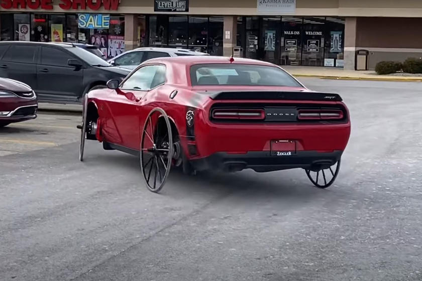 800HP Dodge Hellcat on Carriage wheels.jpg