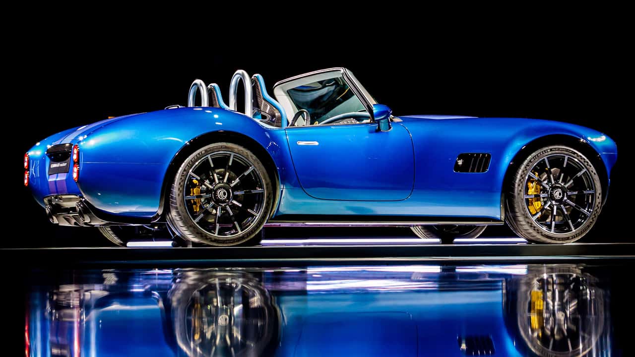 ac-cobra-gt-roadster-debut.jpg