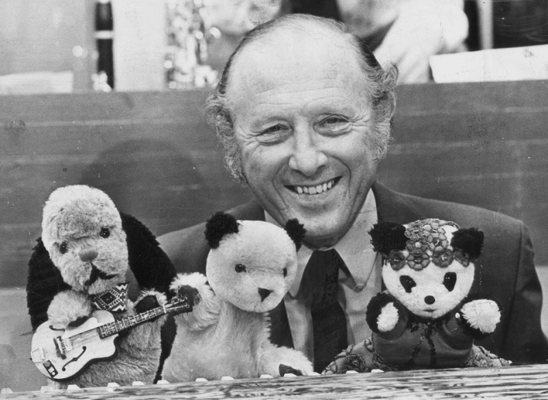 YEOfo2c6thames-television-sooty.jpg